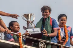 সাফ জয়ের পর নারী ফুটবল দলের উদযাপন