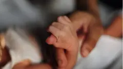 শিশুর হাত