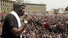 Blé Goudé, leader de la Galaxie Patriotique et ministre de la jeunesse du temps de l'ancien président Gbagbo a été condamné par contumace à 20 de prison et 200 millions d'amende à verser aux victimes