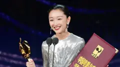 11月28日，第33屆中國電影金雞獎頒獎典禮在福建省廈門市舉行。周冬雨榮獲最佳女主角獎。