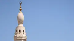 সংযুক্ত আরব আমিরাতের কর্তৃপক্ষ আজানের বাণী বদলে দিয়েছে।