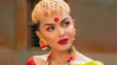 মেকআপ টিউটোরিয়ালসহ বিউটি কেয়ারের নানা ধরনের ভিডিও কনটেন্ট বানিয়ে সোশ্যাল মিডিয়ায় ভাইরাল হয়ে পড়েন মেকআপ আর্টিস্ট সাদ বিন রাবী ওরফে সাদমুআ।