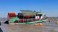 जेट्टी बुडाली असताना