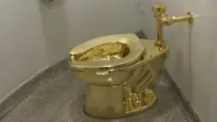 सोन्याचं कमोड