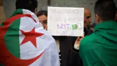 متظاهرون في الجزائر
