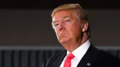 डोनाल्ड ट्रंप donald trump