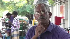 காகத்தை காப்பாற்றிய ரிக்ஷா ஓட்டுநர்