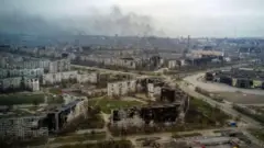 Ifoto yafatiwe mu kirere yo ku itariki ya 12 y'ukwezi kwa kane mu 2022, igaragaza umujyi wa Mariupol mu gihe cy'igitero cya gisirikare cy'Uburusiya kuri Ukraine