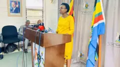 Minisitiri w'ubuzima wa Uganda ejo kuwa gatatu mu kiganiro n'abanyamakuru
