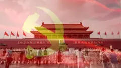 ภาพสัญลักษณ์คอมมิวนิสต์บนพระราชวังต้องห้าม