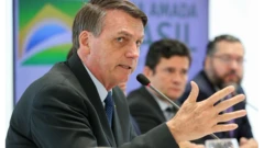 Bolsonaro, com Moro ao fundo, na reuniao de 22 de abril