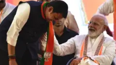 देवेंद्र फडणवीस आणि नरेंद्र मोदी