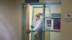 عملية تعقيم لمركز طبي أغلق في مدينة برايتون البريطانية