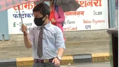 विद्यालय जाँदै विद्यार्थी