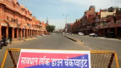 লকডাউনে স্তব্ধ জয়পুরের হাওয়া মহলের সামনের বাজার