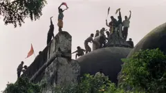 बाबरी मस्जिद विध्वंस मामले में कब और क्या हुआ