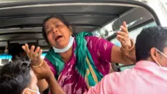 বাংলাদেশের স্বাস্থ্যখাতে দুর্নীতির প্রধান শিকার হচ্ছেন সাধারণ মানুষ।