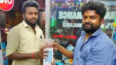 "வெங்காயம் இலவசமாக தந்ததால் உயர்ந்த செல்போன் விற்பனை"