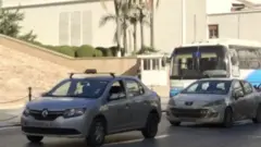 سيارات في أحد شوارع الجزائر