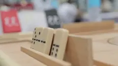 "قد نكون آخر جيل يلعب الدومينو"