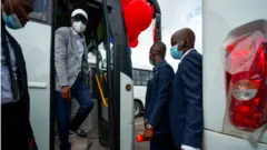 Lagos state govnor Babajide Sanwo-Olu dey check out di new bus