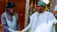 Shugaba Muhammad Buhari na Najeriya na maraba da tsohon shugaban kasar Goodluck Jonathan.