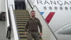 Zelensky arrives