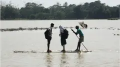 মে মাসের শেষ দিকে একবার বন্যায় আক্রান্ত হয়েছিল সিলেট। এ নিয়ে এই অঞ্চলে এই বছর তিনদফা বন্যা দেখা দিয়েছে
