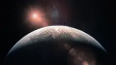 En esta imagen de la NASA se ve a Mercurio detrás de la Tierra.