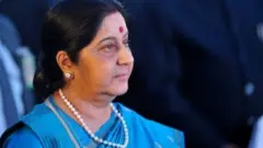 சோனியா காந்தியுடனான பனிப்போரில் சுஷ்மா ஸ்வராஜ் வெற்றிபெற்றது எப்படி?