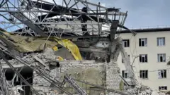 Los restos del hospital central de Izyum, cerca de Járkiv.