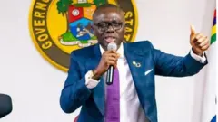 Babajide Sanwo-Olu carri microphone dey tok