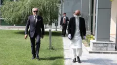 گزارشهای درباره اختلاف آقای غنی و عبدالله در روند تقسیم قدرت وجود دارد ولی دو طرف تاکنون رد کرده اند