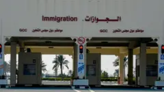 بوابتي منفذ أبو سمرة بين السعودية وقطر