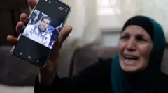 لم يكن إياد حلاق يتحدث إلا إلى والديه