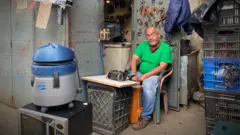 Venezuelano que trabalha com manutenção