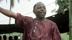 Ken Saro-Wiwa àtí àwọn mẹ́jọ míràn tó jẹ́ adarí àwọn Ogoni ní ìjọba ológun yẹgi fún ní ọdún 1995.