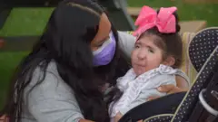 Katherine Rivera ficou 145 dias sem poder ver a filha Maria, de quatro anos e meio, devido à proibição a visitas hospitalares por causa da covid-19