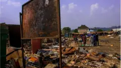 aworan ara awọn ohun ti wọn bajẹ nibi wahala naa