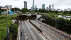 Đường phố Sài Gòn trong thời gian phong tỏa
