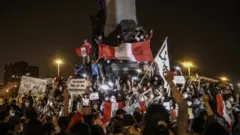 Manifestantes em Lima