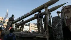 المقاومة الفلسطينية تستعرض صواريخها