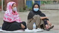 করোনা ভাইরাসের দ্বিতীয় ঢেউ মোকাবেলা করছে বাংলাদেশ