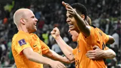 जश्न मनाते नीदरलैंड्स के खिलाड़ी