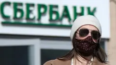 Девушка и Сбербанк