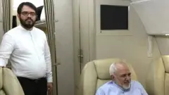 مجتبی امینی به همراه مذاکره کنندگان ایرانی