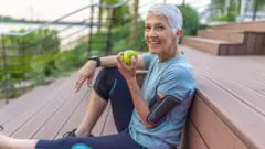 Eating an apple after exercise