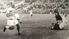 વર્ષ 1948માં લંડન ઑલિમ્પિક્સની ફાઇનલ મૅચમાં ઇંગ્લૅન્ડની સામે ગોલ કર્યા પછી બલબીર સિંહ