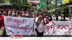 ရန်ကုန်နဲ့ မြို့ကြီးတွေမှာ တကျော့ပြန် လမ်းပေါ်ဆန္ဒပြပွဲတွေ ရှိလာ