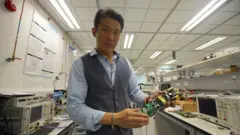 Patrick Yue, ingeniero jefe del proyecto.